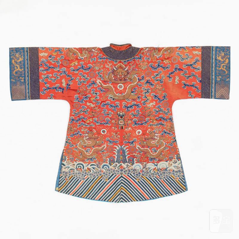 A Chinese embroidered silk robe, - 图8